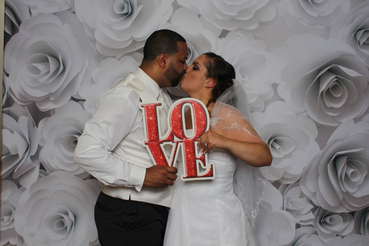 Wedding Reception Bride and Groom photo booth kiss at Willow Tree Grove Orefield, Pa